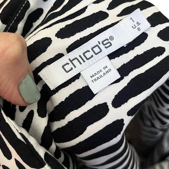 Chicos No Iron Button Down Shirt Medium/1 Spotted Print Abstract Bracelet Sleeve - Picture 5 of 6